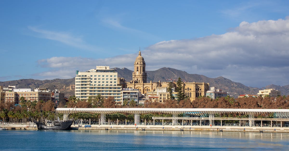 Malaga Boulevard: Ontdek de Charme en Hotspots