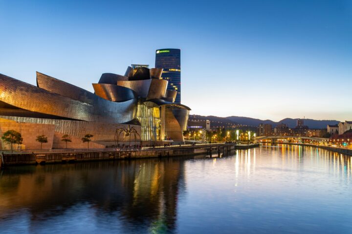 Bilbao Ontdekken: Top Bezienswaardigheden en Tips