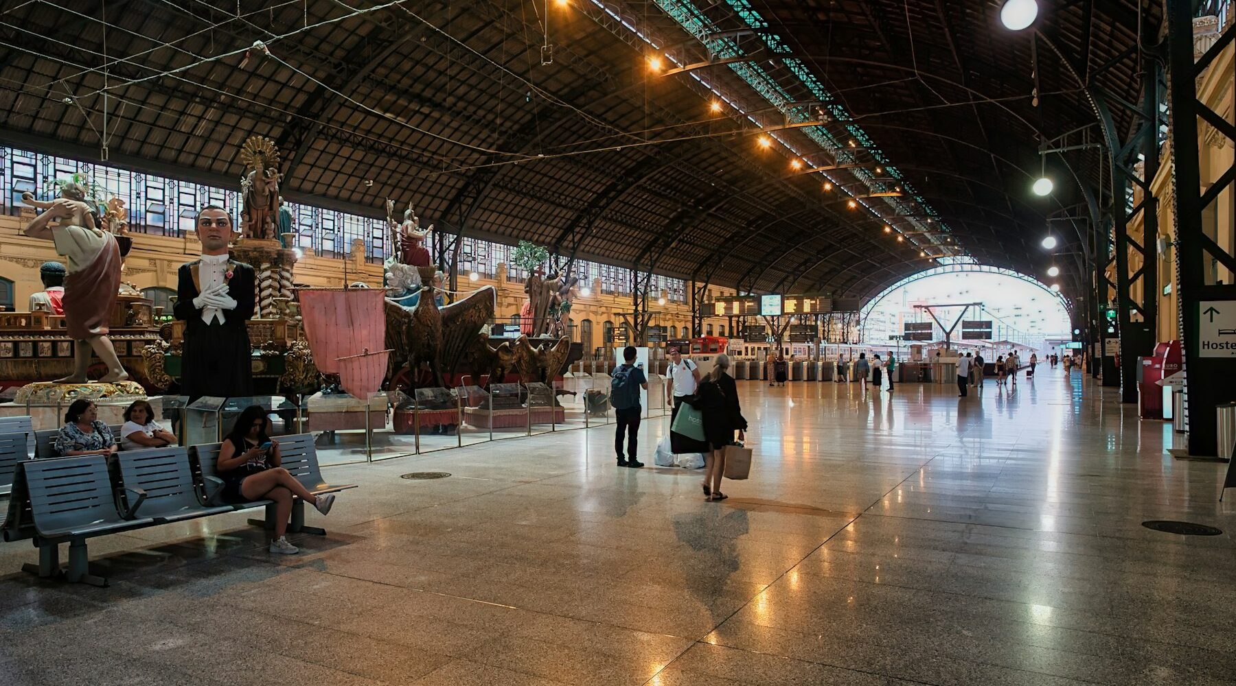Ontdek het Centraal Station Valencia: Architectonisch Icoon