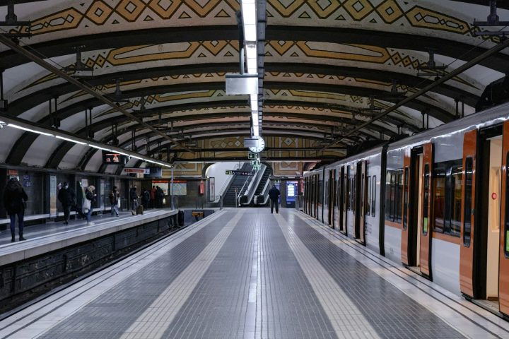 Metro Barcelona: tarieven 2026, lijnen en vliegveld