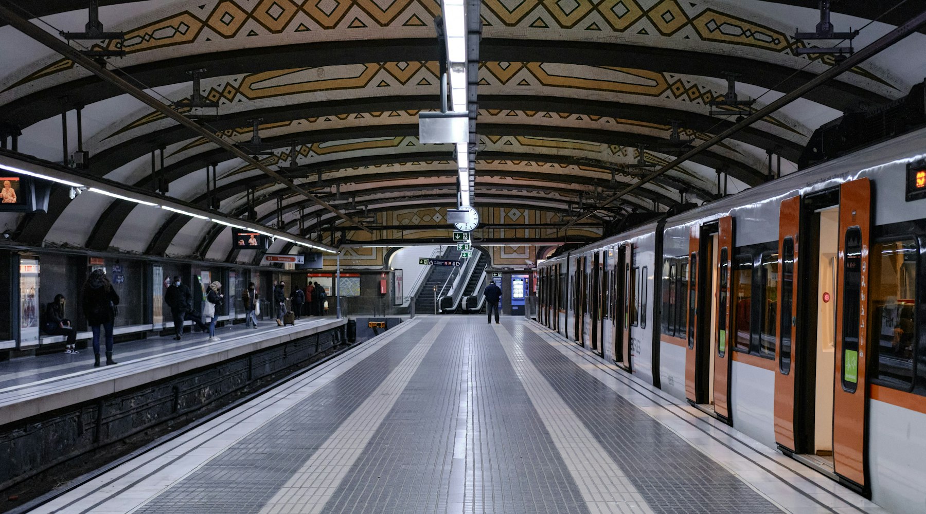 Metro Barcelona: tarieven 2026, lijnen en vliegveld