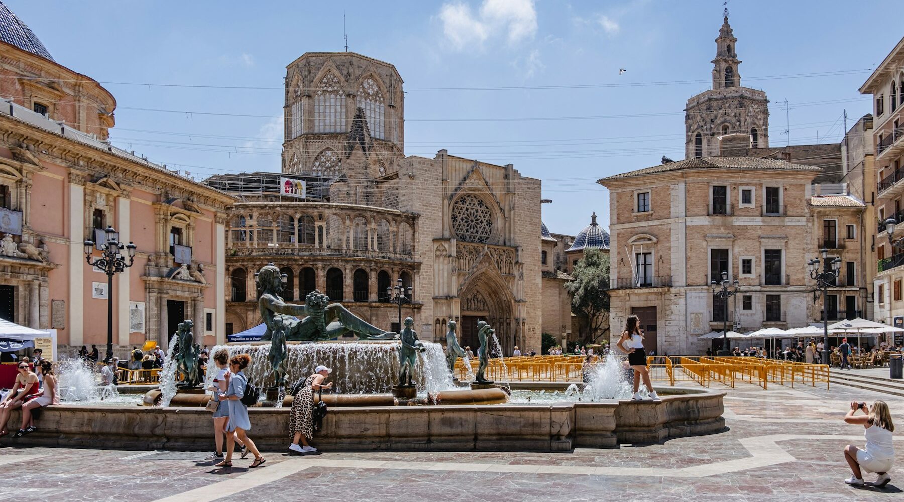 Plaza Virgen Valencia: Een Gids Voor Dit Historische Plein