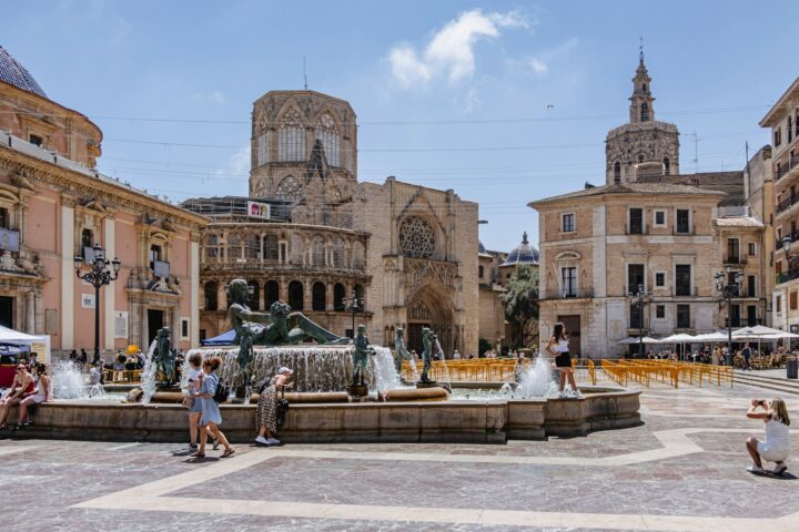 Plaza Virgen Valencia: Een Gids Voor Dit Historische Plein