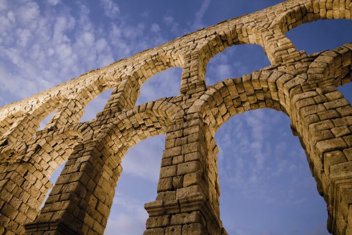 Segovia: dagtrip vanuit Madrid naar het aquaduct en het Alcázar