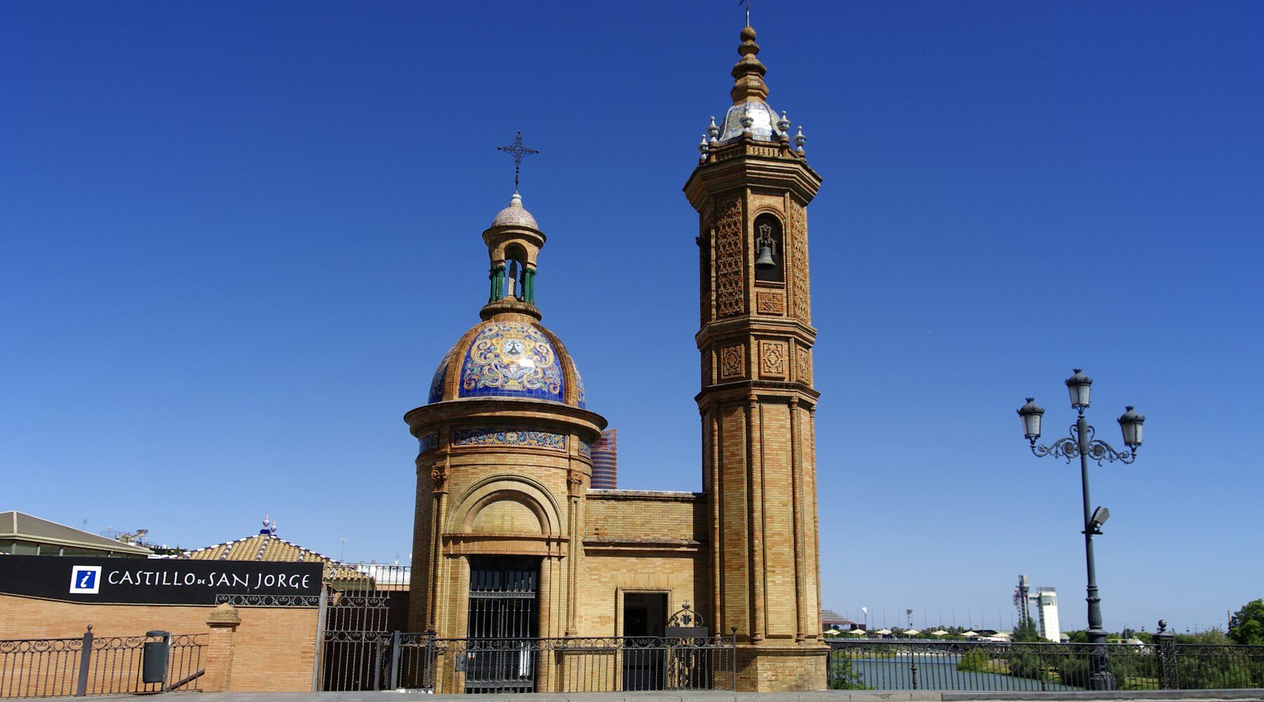 Triana Wijk Sevilla: Ontdek Deze Kleurrijke Buurt