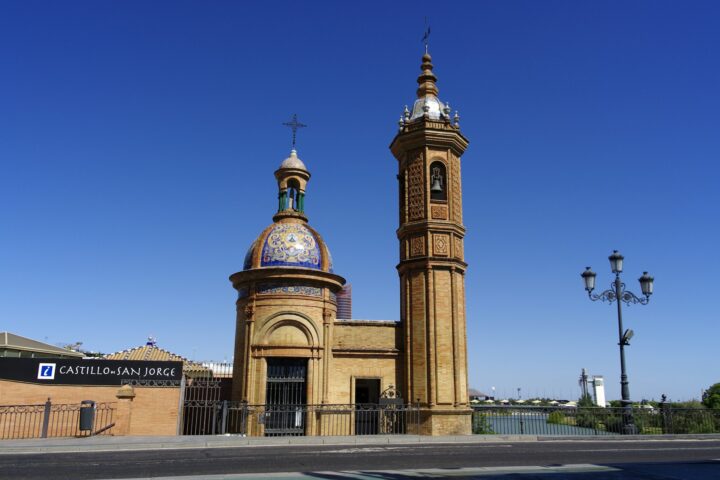 Triana Wijk Sevilla: Ontdek Deze Kleurrijke Buurt